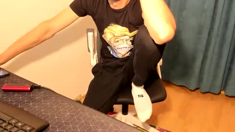 Snapshot of mastermiko chatting on 12-22-24, 01:33 Silly Rabbit online show from 12-22-24, 01:33