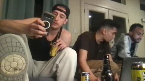 Snapshot of masterrobert134 chatting on 12-15-25, 06:06 masterrobert134 online show from 12-15-25, 06:06