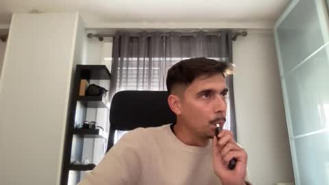 Aaron online show from 10-16-25, 01:56