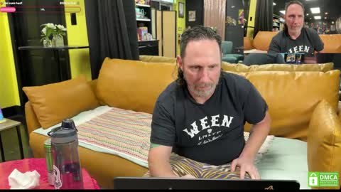 Snapshot of matchingtracksuits chatting on 03-04-25, 05:45 Jer and Kel online show from 03-04-25, 05:45