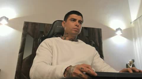 mateo_dilucajs1 online show from 11-19-25, 09:53