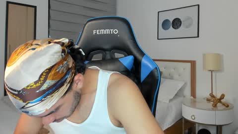 Snapshot of mateoleone chatting on 12-10-24, 06:06 Matt online show from 12-10-24, 06:06