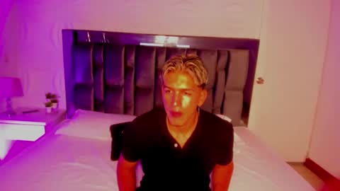 Snapshot of mathiastaylorr chatting on 10-20-25, 07:36 MathiasTaylor online show from 10-20-25, 07:36