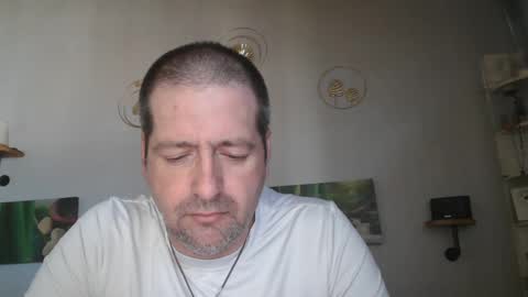 Snapshot of matrike1 chatting on 02-21-25, 02:06 matrike1 online show from 02-21-25, 02:06