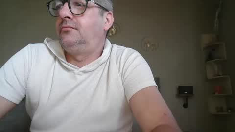 Snapshot of matrike1 chatting on 04-18-26, 02:54 matrike1 online show from 04-18-26, 02:54