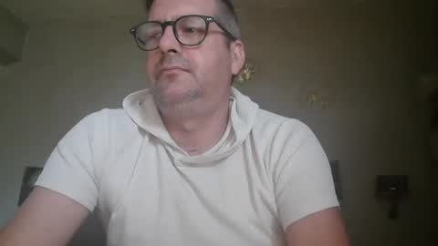 Snapshot of matrike1 chatting on 04-19-26, 10:25 matrike1 online show from 04-19-26, 10:25