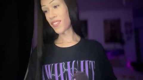 MOLLY MILLS online show from 10-21-25, 04:13