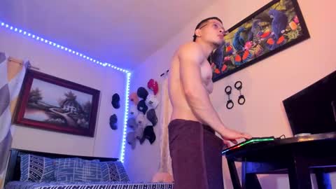 Snapshot of matt_your_master chatting on 09-12-25, 09:04 Master online show from 09-12-25, 09:04