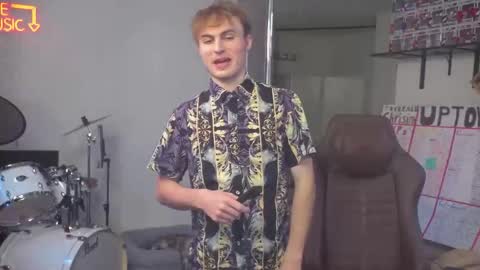 Matt Cash online show from 10-04-25, 01:03