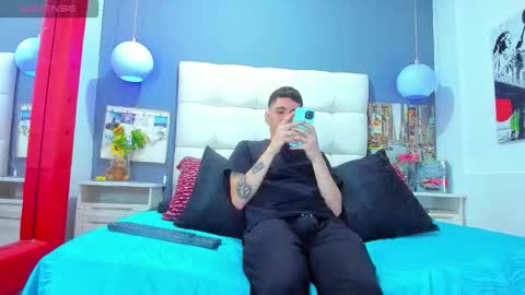 Snapshot of matteo12_ chatting on 11-05-25, 04:01 ---Matteo--- online show from 11-05-25, 04:01