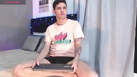 Snapshot of matteo12_ chatting on 11-17-25, 02:39 ---Matteo--- online show from 11-17-25, 02:39