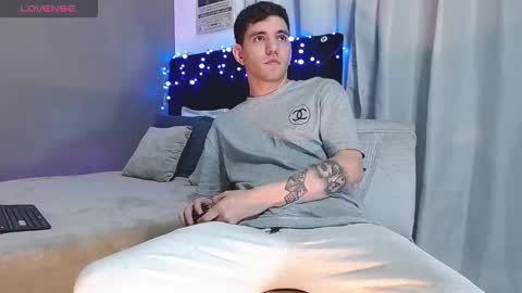 Snapshot of matteo12_ chatting on 11-19-25, 03:39 ---Matteo--- online show from 11-19-25, 03:39