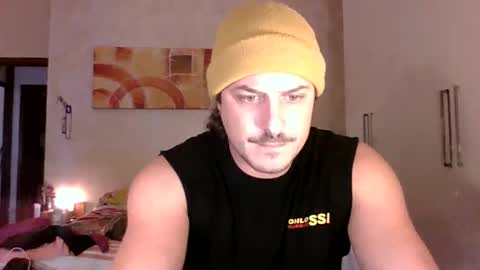 Snapshot of matteushh87 chatting on 10-17-25, 08:28 matteushh87 online show from 10-17-25, 08:28
