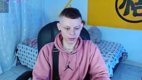 Snapshot of matthewboy_ chatting on 12-28-24, 08:05 MatthewBoy online show from 12-28-24, 08:05