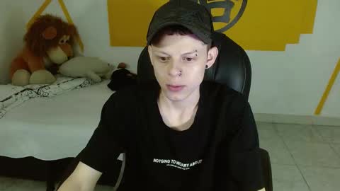 Snapshot of matthewboy_ chatting on 01-18-25, 05:20 MatthewBoy online show from 01-18-25, 05:20