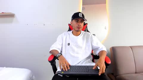 Snapshot of matthewcullenn chatting on 12-14-25, 09:41 Matthew online show from 12-14-25, 09:41