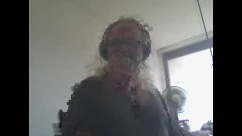 Snapshot of matthy60 chatting on 09-15-25, 12:27 Matthias online show from 09-15-25, 12:27