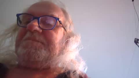 Snapshot of matthy60 chatting on 09-25-25, 11:36 Matthias online show from 09-25-25, 11:36