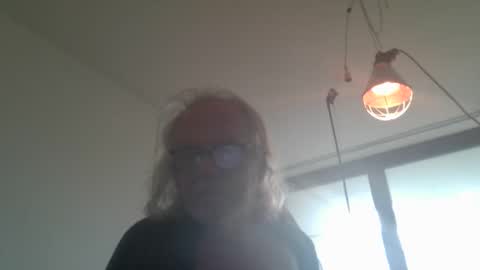 Snapshot of matthy60 chatting on 10-17-25, 07:55 Matthias online show from 10-17-25, 07:55