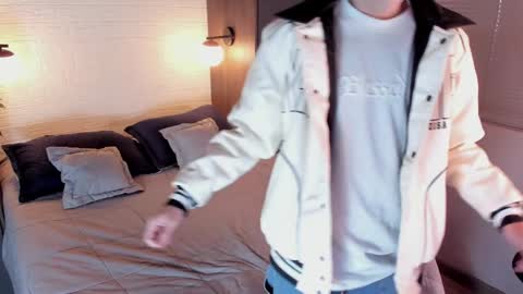 Snapshot of mattideluca chatting on 12-21-24, 11:33 Matti online show from 12-21-24, 11:33