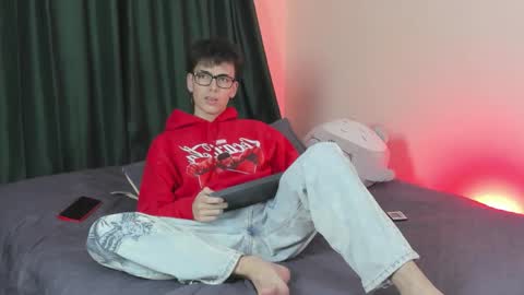 Snapshot of mattideluca chatting on 12-15-25, 04:17 Matti online show from 12-15-25, 04:17