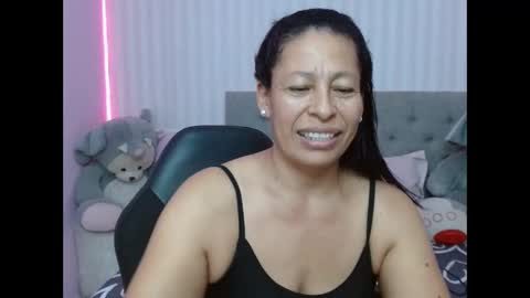 Snapshot of mature_martina_ chatting on 02-05-25, 03:13 Martina online show from 02-05-25, 03:13