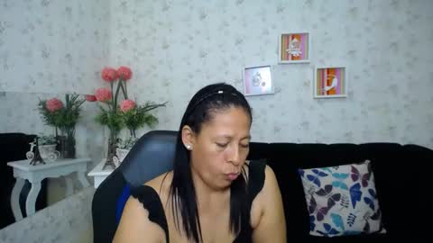 Snapshot of mature_martina_ chatting on 02-09-25, 08:54 Martina online show from 02-09-25, 08:54