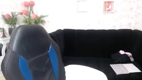 Snapshot of mature_martina_ chatting on 02-15-25, 08:54 Martina online show from 02-15-25, 08:54