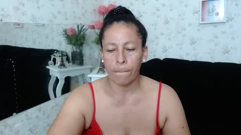 Snapshot of mature_martina_ chatting on 02-21-25, 10:59 Martina online show from 02-21-25, 10:59