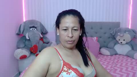 Snapshot of mature_martina_ chatting on 02-27-25, 10:20 Martina online show from 02-27-25, 10:20