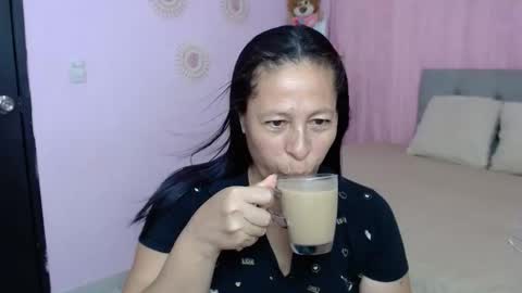 Snapshot of mature_martina_ chatting on 10-06-25, 10:40 Martina online show from 10-06-25, 10:40