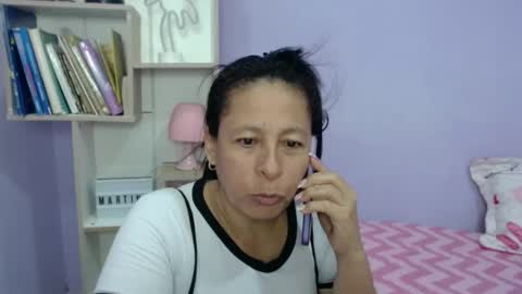 Snapshot of mature_martina_ chatting on 11-06-25, 10:43 Martina online show from 11-06-25, 10:43