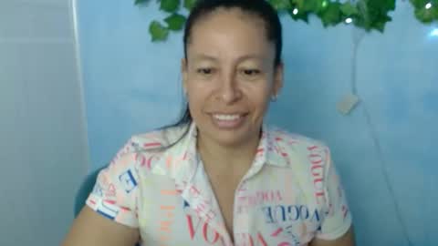 Snapshot of mature_martina_ chatting on 11-10-25, 11:15 Martina online show from 11-10-25, 11:15