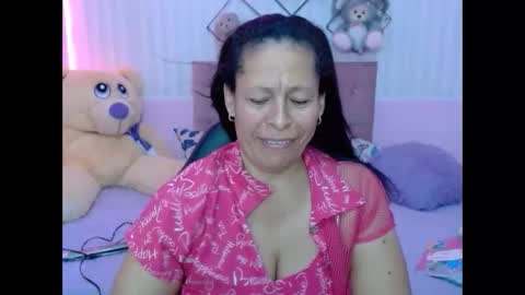 Snapshot of mature_martina_ chatting on 11-19-25, 05:57 Martina online show from 11-19-25, 05:57