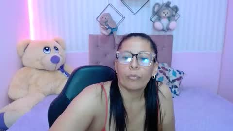 Snapshot of mature_martina_ chatting on 11-22-25, 06:45 Martina online show from 11-22-25, 06:45