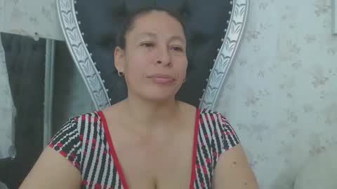 Snapshot of mature_martina_ chatting on 12-15-25, 07:18 Martina online show from 12-15-25, 07:18