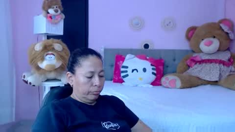 Snapshot of mature_martina_ chatting on 12-17-25, 06:47 Martina online show from 12-17-25, 06:47