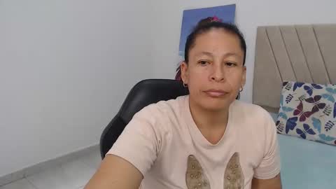 Snapshot of mature_martina_ chatting on 02-27-26, 08:42 Martina online show from 02-27-26, 08:42