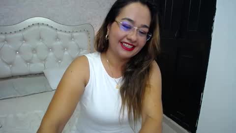 Snapshot of mature_marve chatting on 11-20-25, 01:11 Marve online show from 11-20-25, 01:11