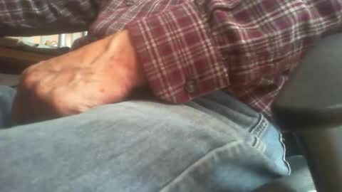 Snapshot of maturedaddi chatting on 10-10-25, 10:03 Maturedaddi online show from 10-10-25, 10:03