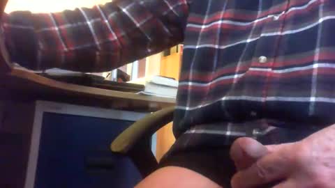 Snapshot of maturedaddi chatting on 12-15-25, 10:52 Maturedaddi online show from 12-15-25, 10:52