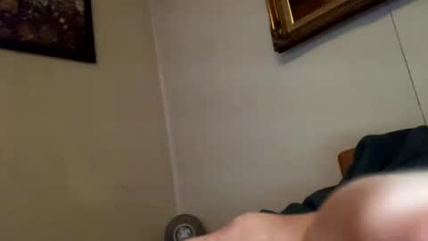 Snapshot of maturejerky chatting on 01-15-25, 10:35 maturejerky online show from 01-15-25, 10:35