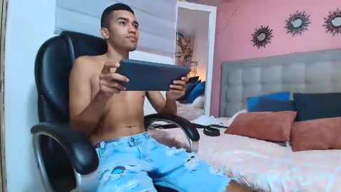 Snapshot of mauricio_smiith chatting on 02-28-26, 02:45 MAURICIO online show from 02-28-26, 02:45