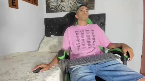 Snapshot of mauricio_smiith chatting on 03-01-26, 02:02 MAURICIO online show from 03-01-26, 02:02