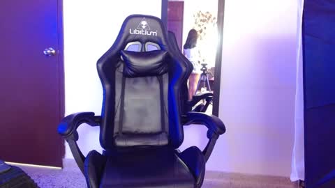 Max  Ashley online show from 01-31-25, 04:17