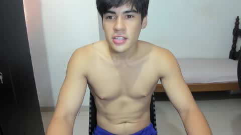 Snapshot of max_miller66 chatting on 10-22-25, 04:40 Max online show from 10-22-25, 04:40