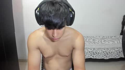 Snapshot of max_miller66 chatting on 11-08-25, 12:27 Max online show from 11-08-25, 12:27