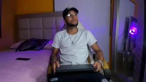 max_sexyhot26 online show from 02-10-25, 02:30