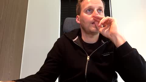 Max take off clothes online show from 02-20-25, 10:37