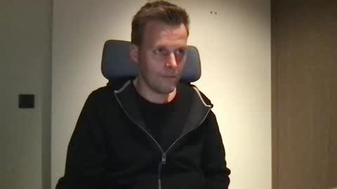 Max take off clothes online show from 02-20-25, 06:35